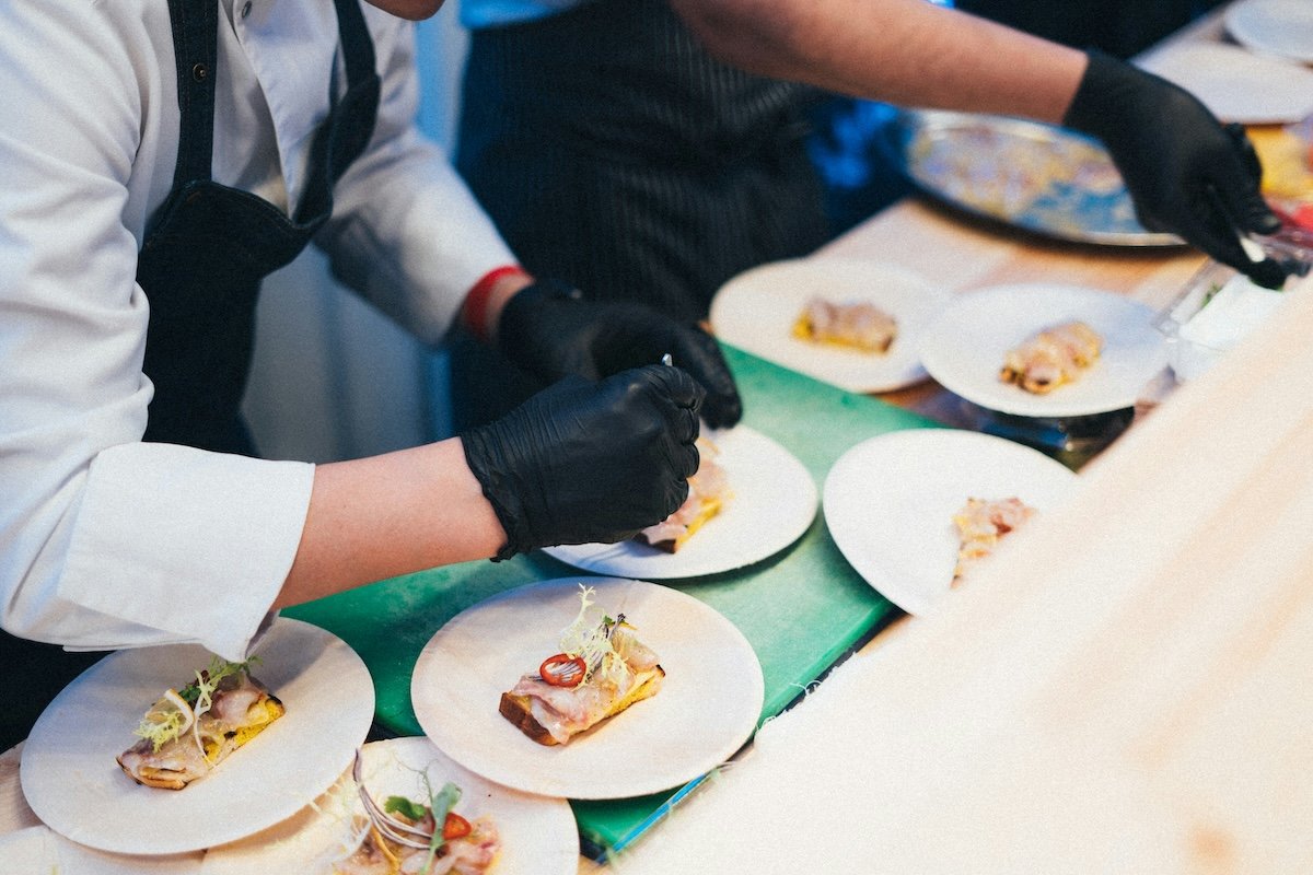 preparing plates in a restaurant